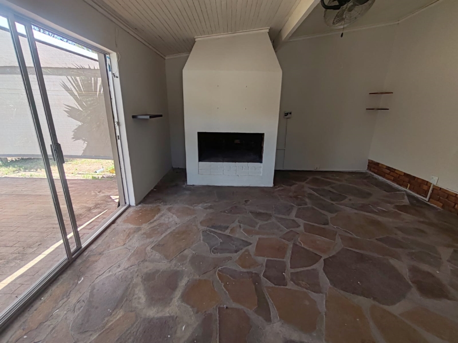 5 Bedroom Property for Sale in Vredenburg Western Cape